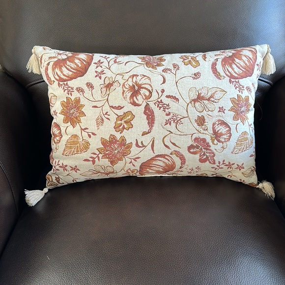 🍁Decorative Fall Lumbar Pillow 🍂 - Picture 2 of 11